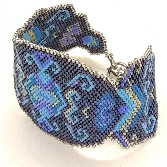Hand Crafted Jewelry - 🔥SOLD🔥 for funds raiser dog rescue at Comanche PowWow🔥 Beaded Blue Bracelet